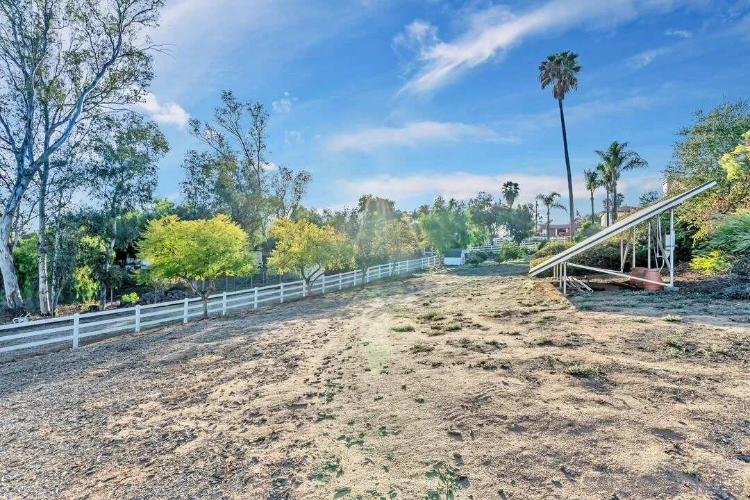 290 North Old Hill Road Fallbrook, CA 92028 - Photo 38 of 47 a view of a house with a park