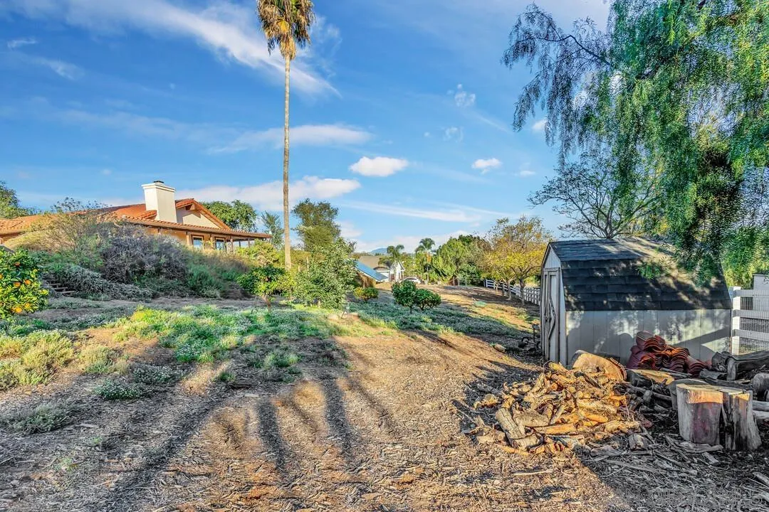 290 North Old Hill Road Fallbrook, CA 92028 - Photo 39 of 47 a backyard of a house with lots of green space