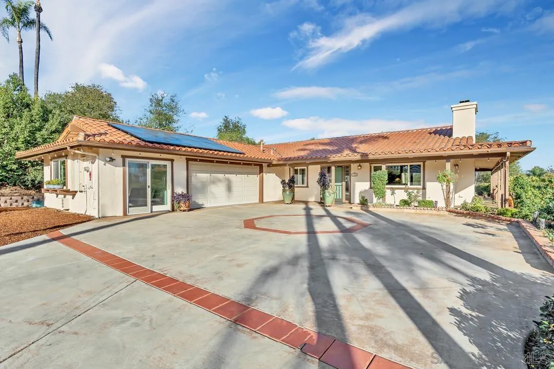 290 North Old Hill Road Fallbrook, CA 92028 - Photo 4 of 47 a view of a house with a swimming pool