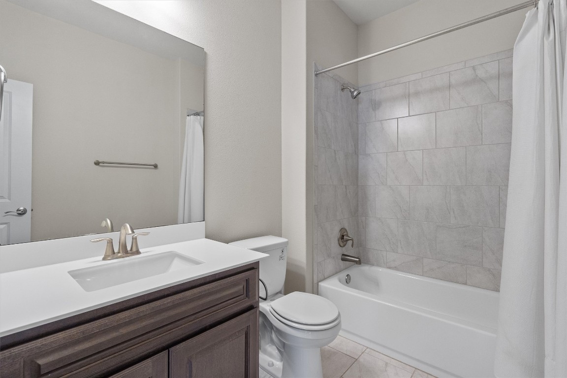 9416 Hunter Lane Austin, TX 78748 - Photo 28 of 35 a bathroom with a sink a toilet and shower