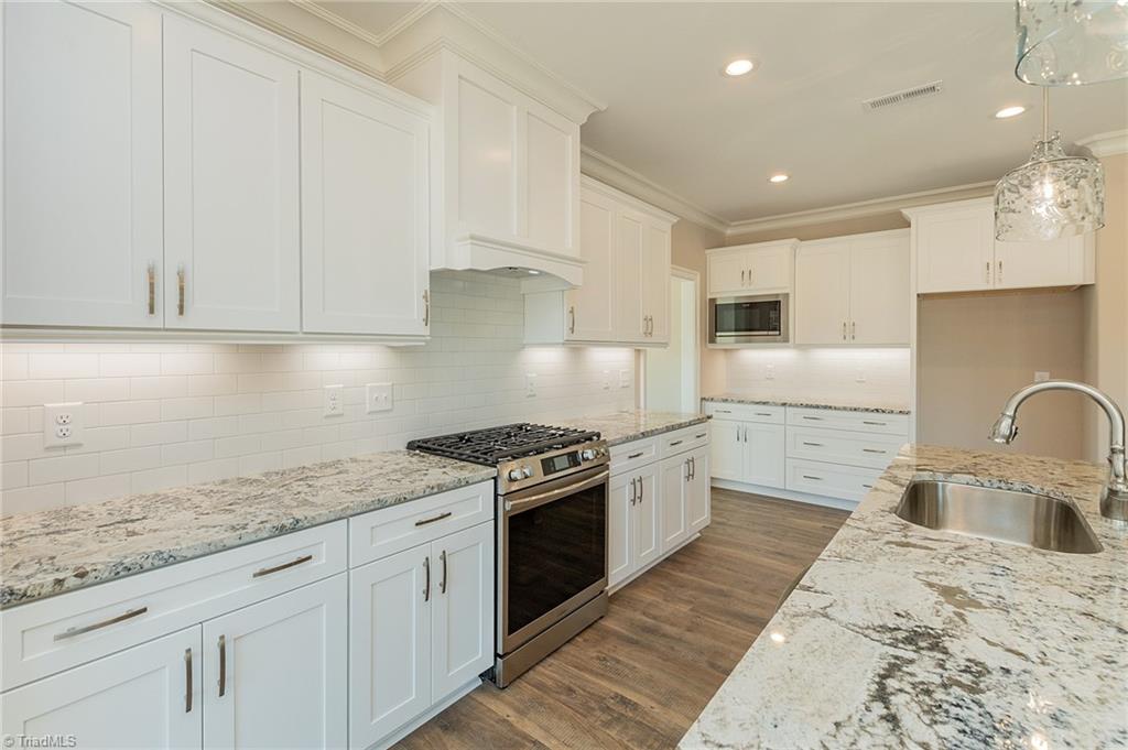 8448 Fairgrove Church Road Browns Summit, NC 27214 - Photo 14 of 48 Kitchen5
