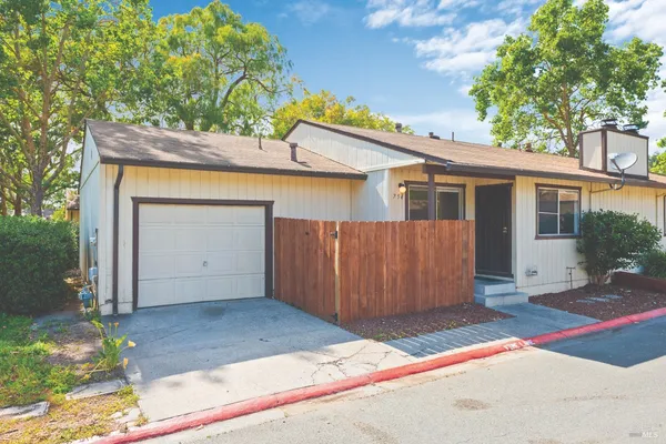 $400,000 | 754 Agnew Place, Santa Rosa, CA 95401