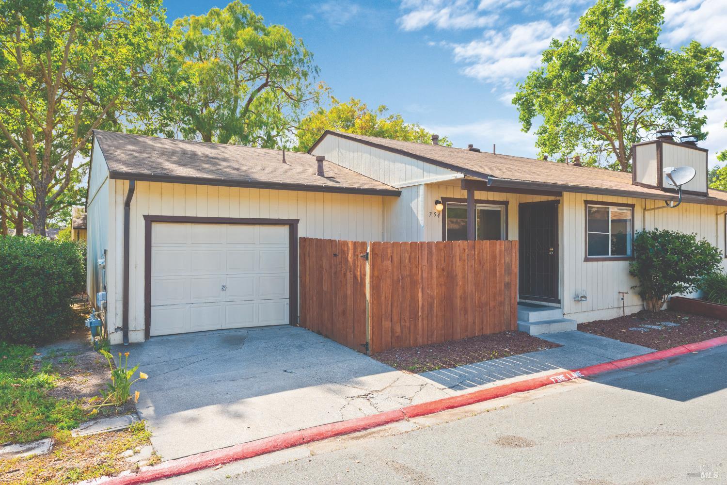 754 Agnew Place Santa Rosa, CA 95401 - Photo 1 of 10