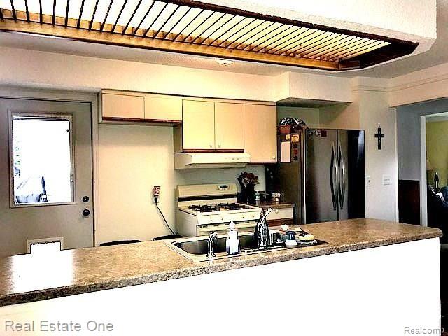 27280 Arsenal Road Flat Rock, MI 48134 - Photo 4 of 43 K4 - Copy.jpg