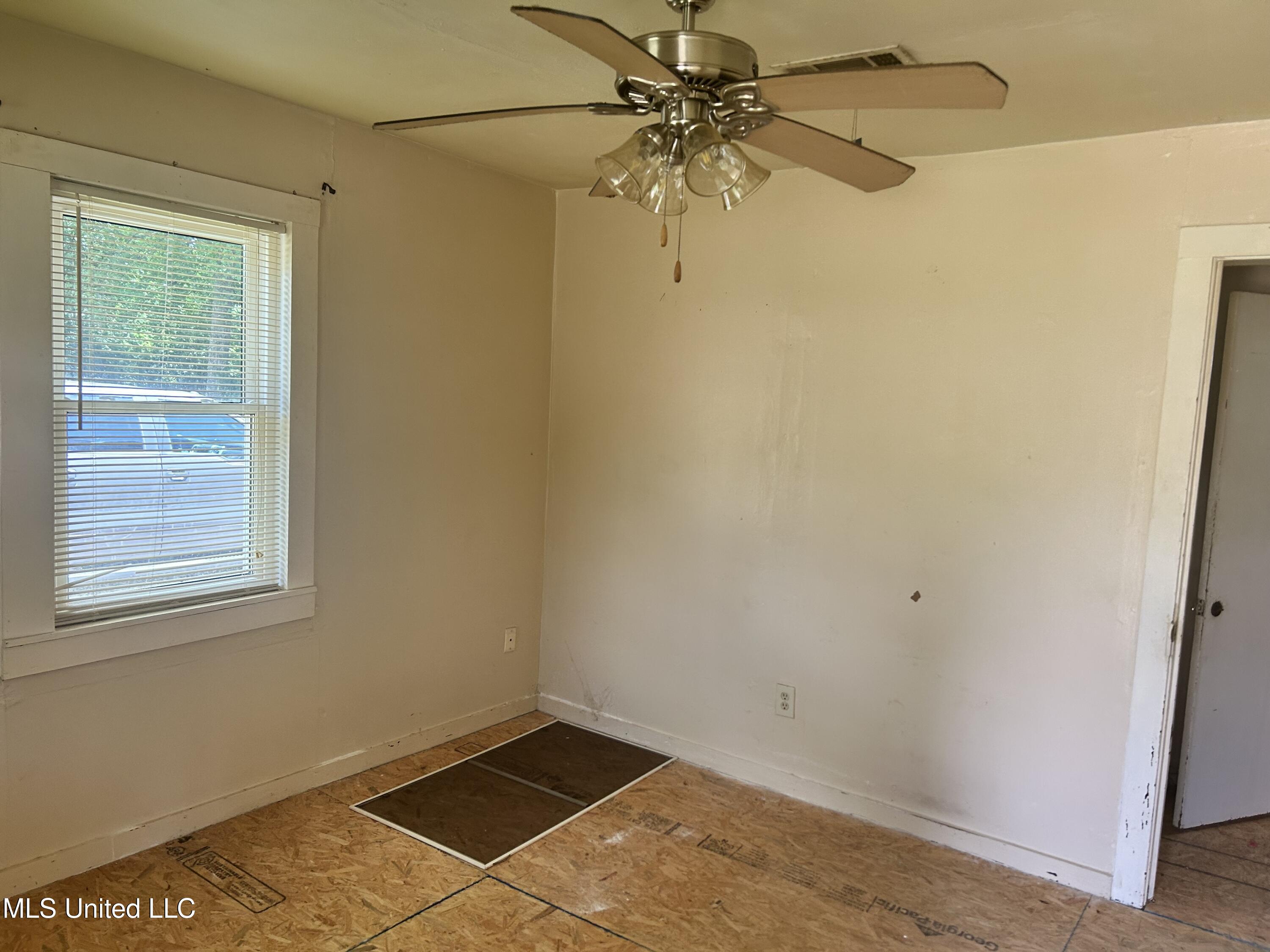 3760 Douglas Avenue Jackson, MS 39213 - Photo 4 of 12 IMG_7999