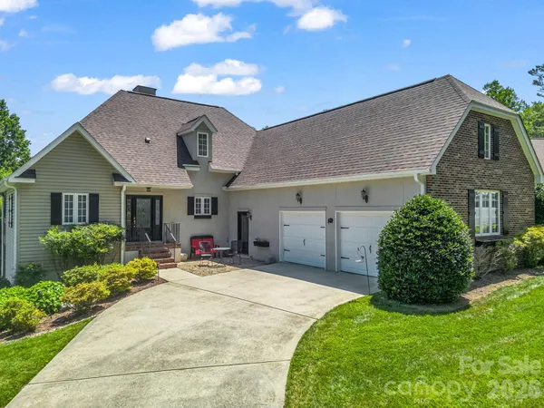 $644,499 | 29 Spring Heights Court, Hendersonville, NC 28791
