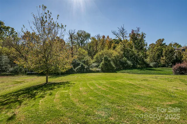 a view of an outdoor space and a yard