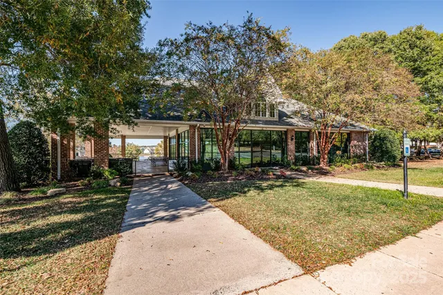 a view of a house with backyard and sitting area