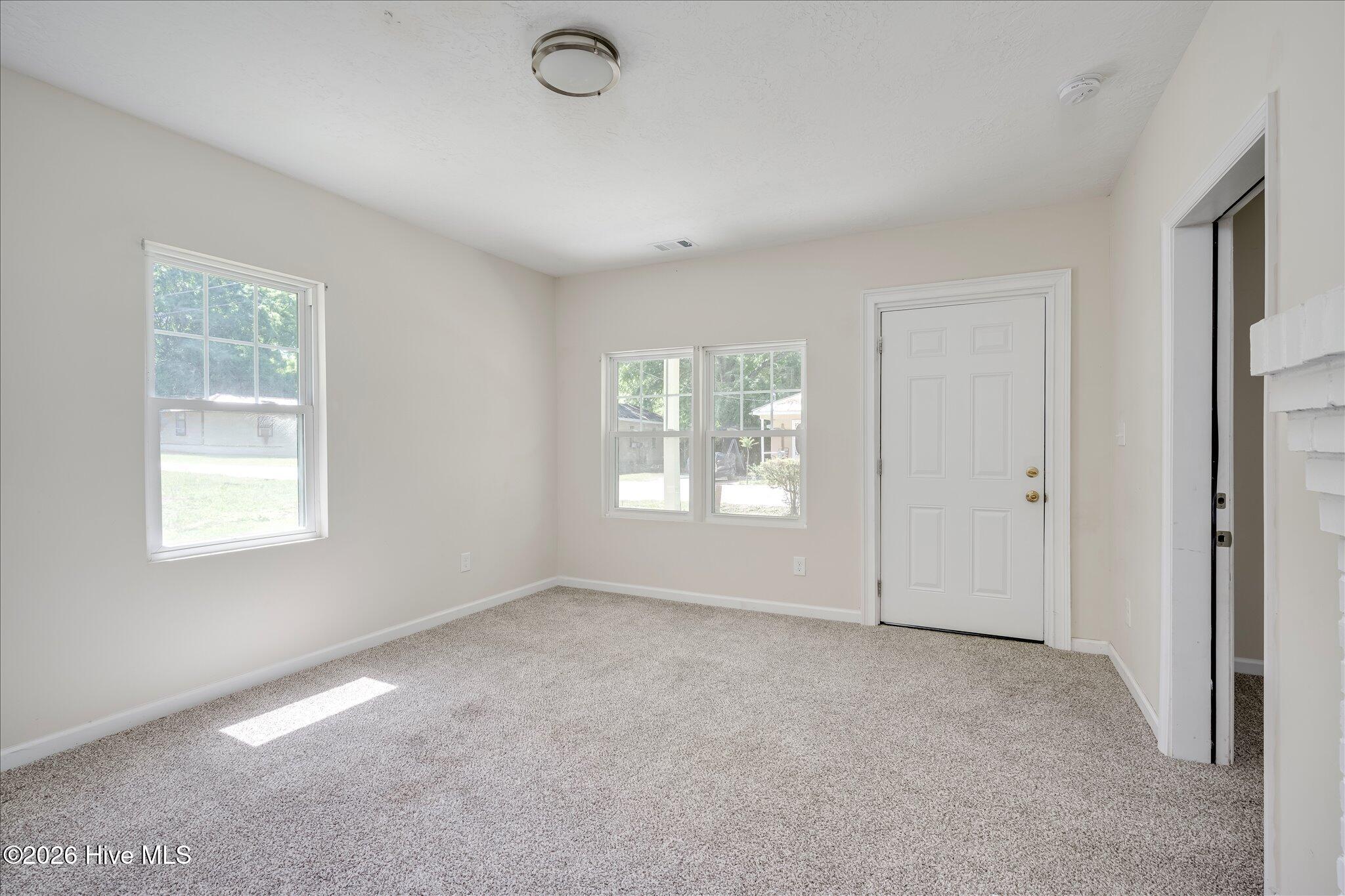 124 West Street Thomson, GA 30824 - Photo 8 of 28 Living Room