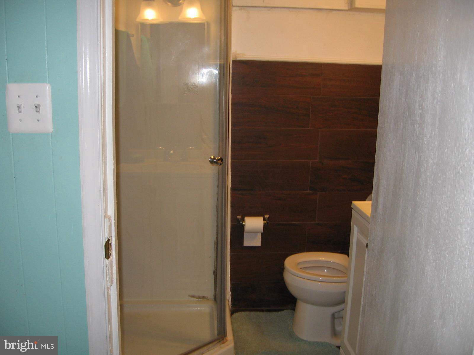 177 Wellington Road Upper Darby, PA 19082 - Photo 11 of 20 a bathroom with a toilet