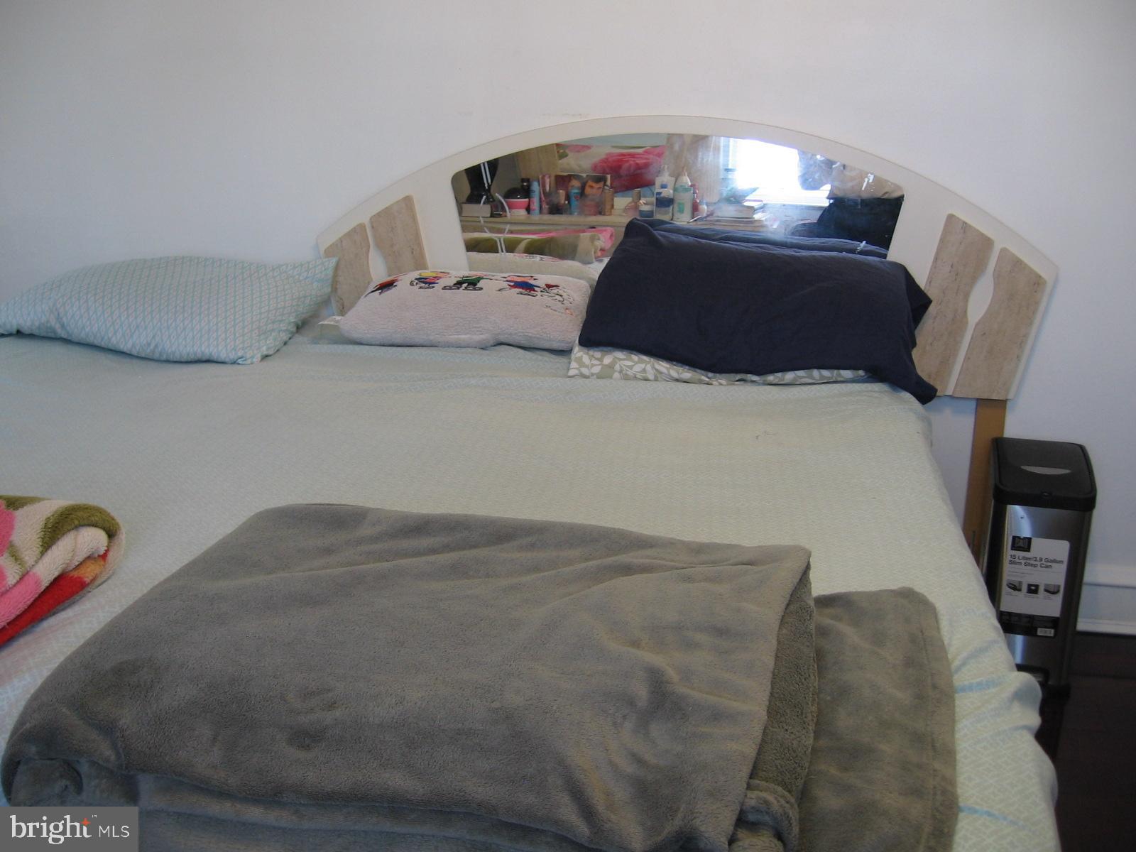 177 Wellington Road Upper Darby, PA 19082 - Photo 13 of 20 a bedroom with a bed and lamp
