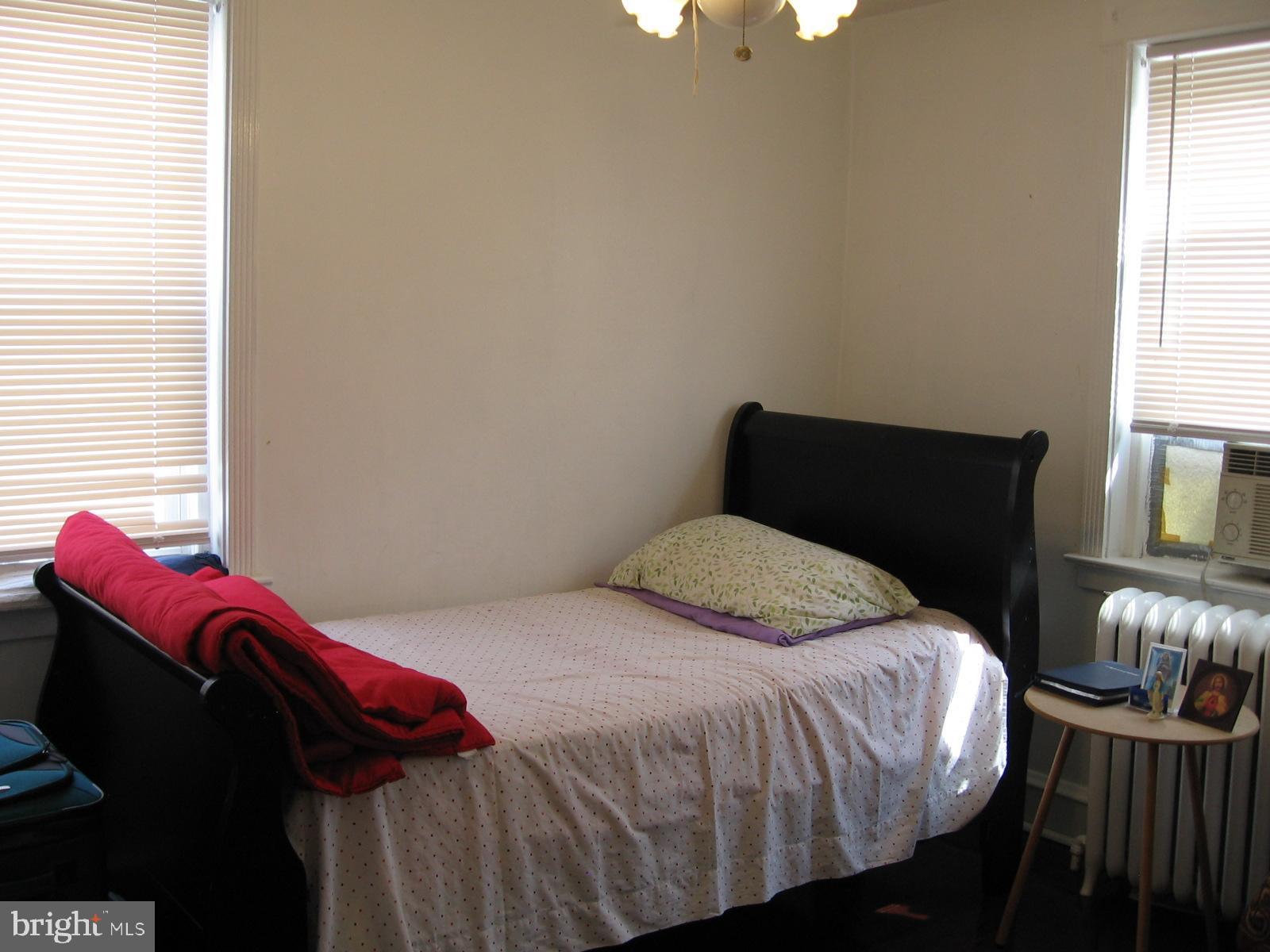 177 Wellington Road Upper Darby, PA 19082 - Photo 15 of 20 a bedroom with a bed and a window