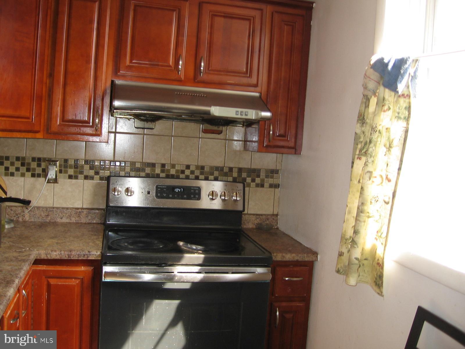 177 Wellington Road Upper Darby, PA 19082 - Photo 9 of 20 a close view of kitchen appliances