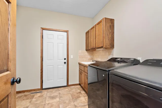 $550,000 | 1986 Laquey Avenue Northeast, St. Michael, MN 55376