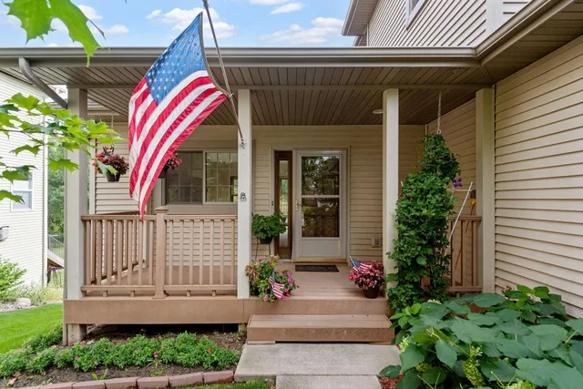 $550,000 | 1986 Laquey Avenue Northeast, St. Michael, MN 55376