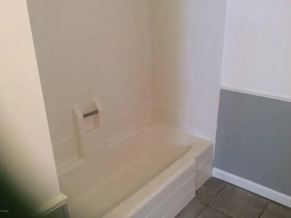 $1,250 | 2694 East Oakleaf Drive, Tempe, AZ 85288