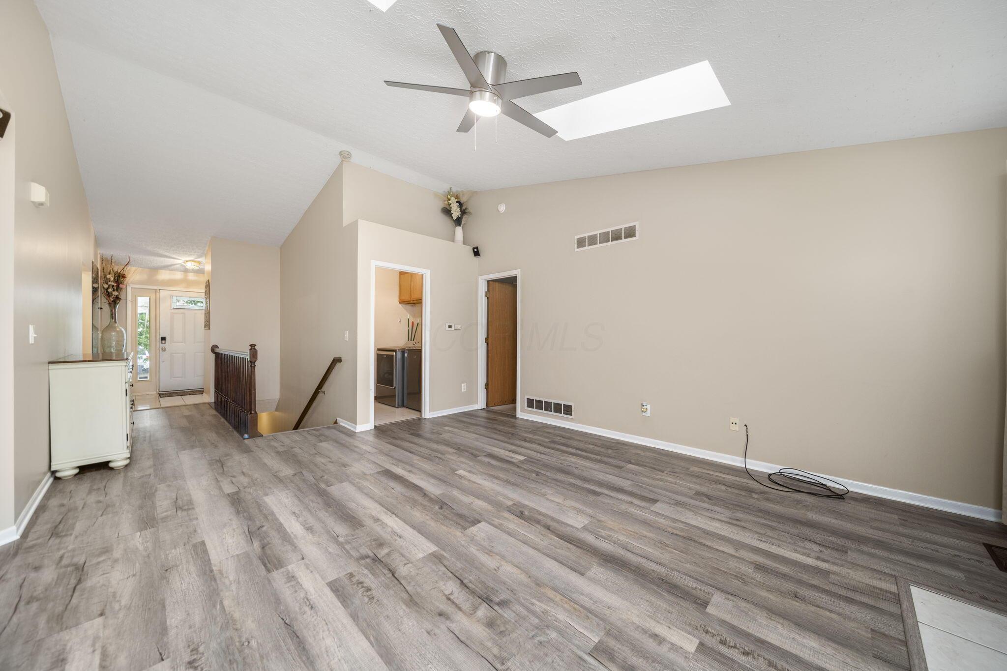 2985 Briar Ridge Road Columbus, OH 43232 - Photo 15 of 48 Living room
