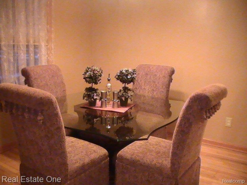 835 Drexel Street Dearborn, MI 48128 - Photo 4 of 24 835 Drexel 040