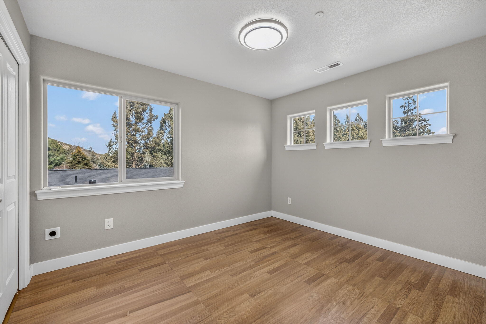 161 Southeast Rice Way Bend, OR 97702 - Photo 30 of 47 2026_02_10_161_se_rice_way_bend-38