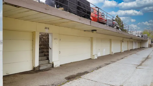 $895 | 2216 Pleasant Avenue, Unit 205, Minneapolis, MN 55404