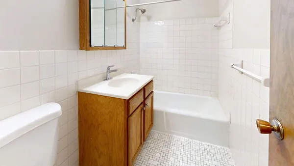 $895 | 2216 Pleasant Avenue, Unit 205, Minneapolis, MN 55404