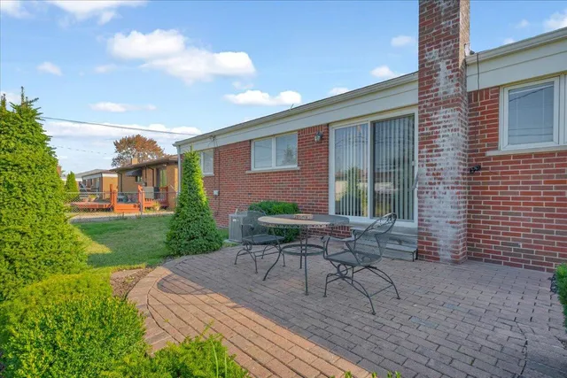 $285,000 | 28665 Campbell Drive, Warren, MI 48093