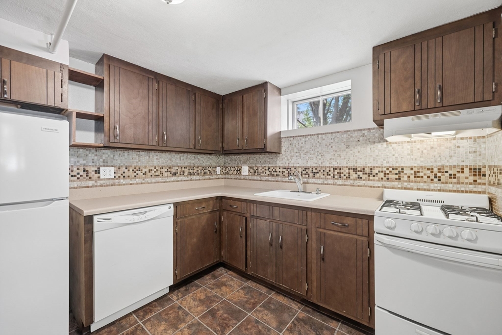 84 Oak Street Winchester, MA 01890 - Photo 31 of 38