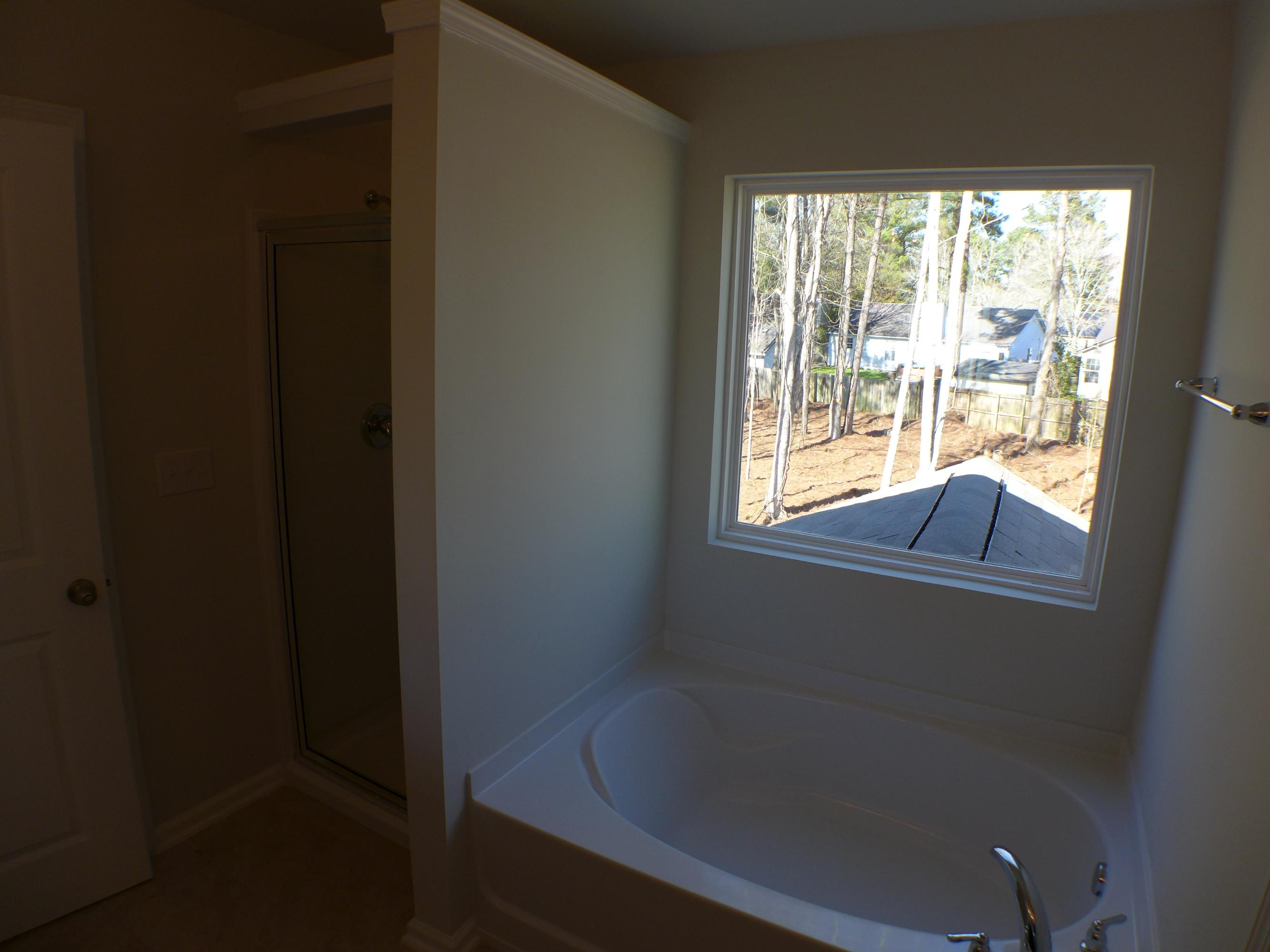 156 Hickory Ridge Way Summerville, SC 29483 - Photo 29 of 42 Soaking tub in the master bath.