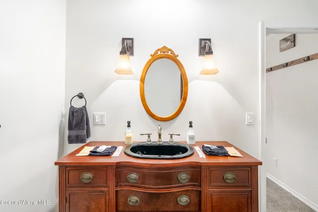 $630,000 | 487404 Highway 95 Sandpoint Id 83864, Sandpoint, ID 83864