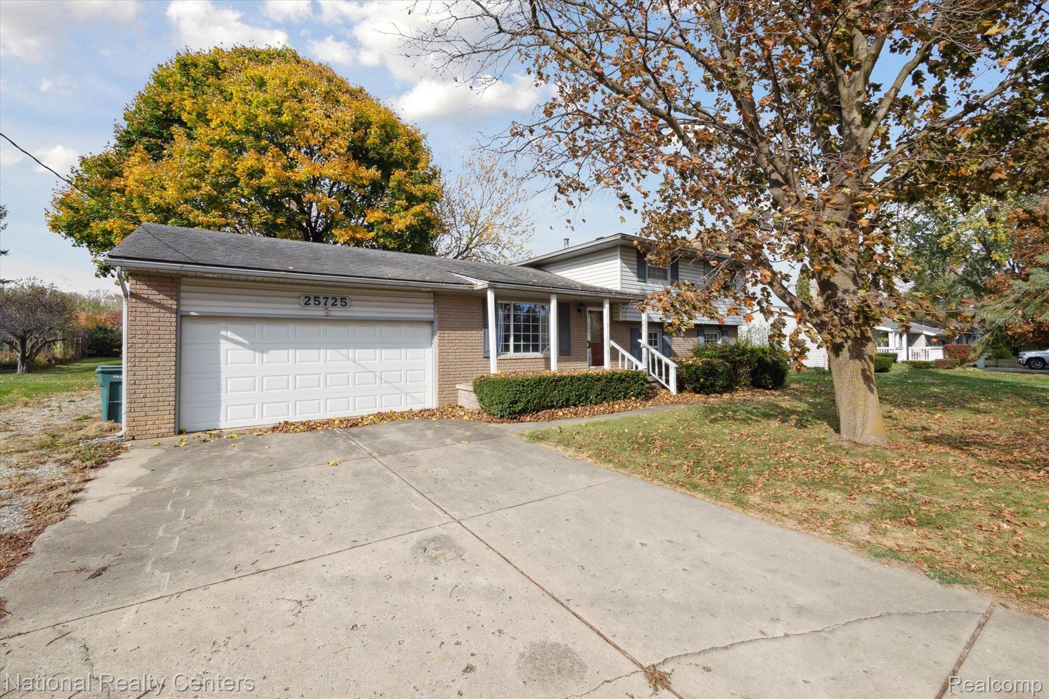 25725 Napier Road South Lyon, MI 48178 - Photo 2 of 42 Gallery Image 2
