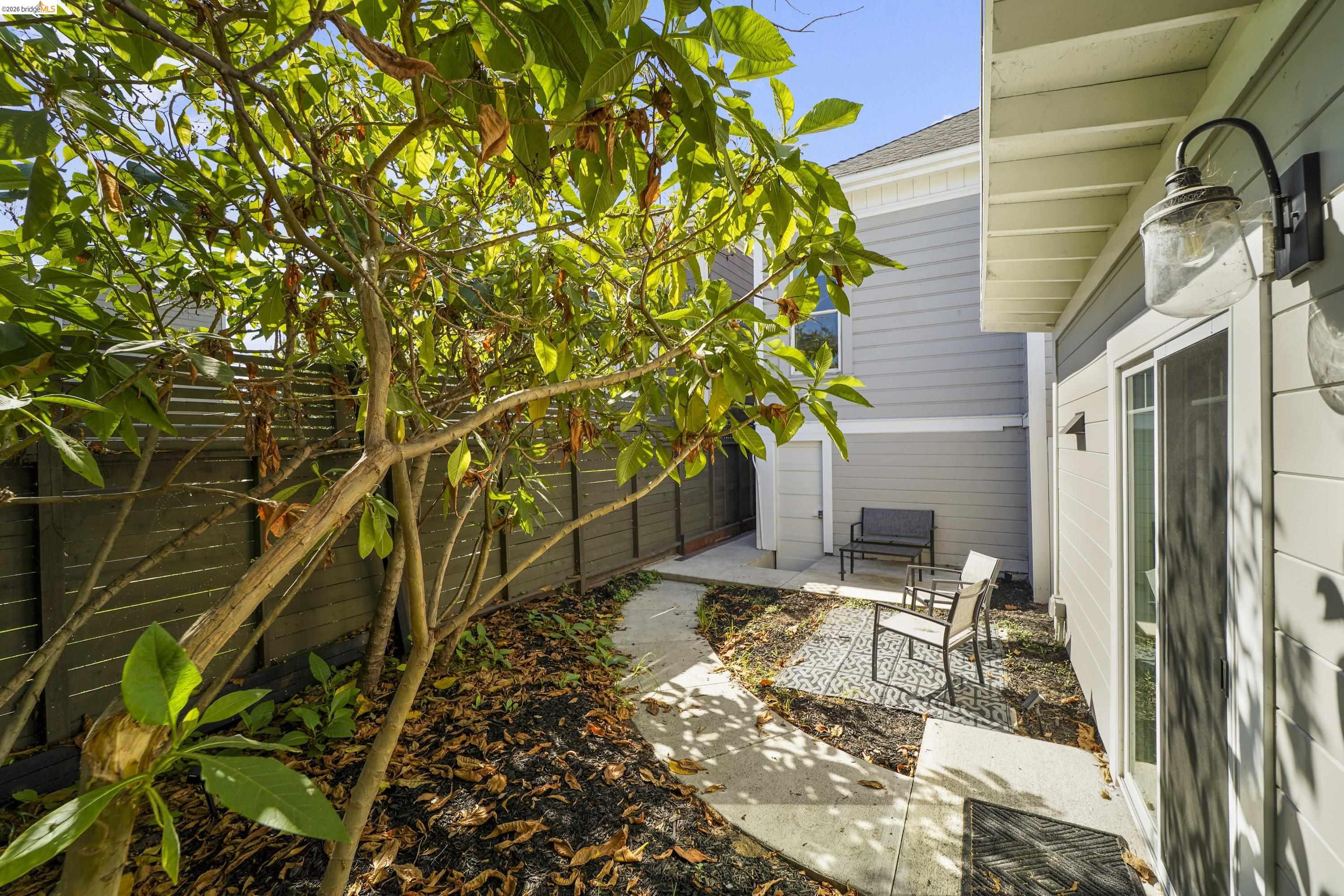 1662 14th Street Oakland, CA 94607 - Photo 45 of 57 a backyard of a house with table and chairs
