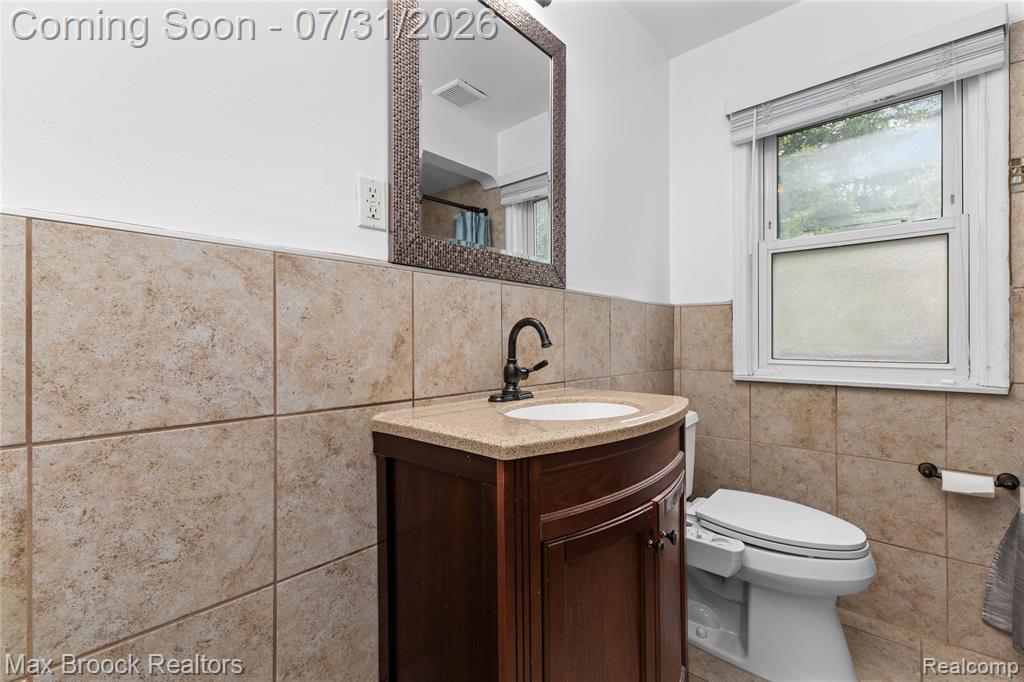 23531 Scotia Road Oak Park, MI 48237 - Photo 14 of 24 Gallery Image 14