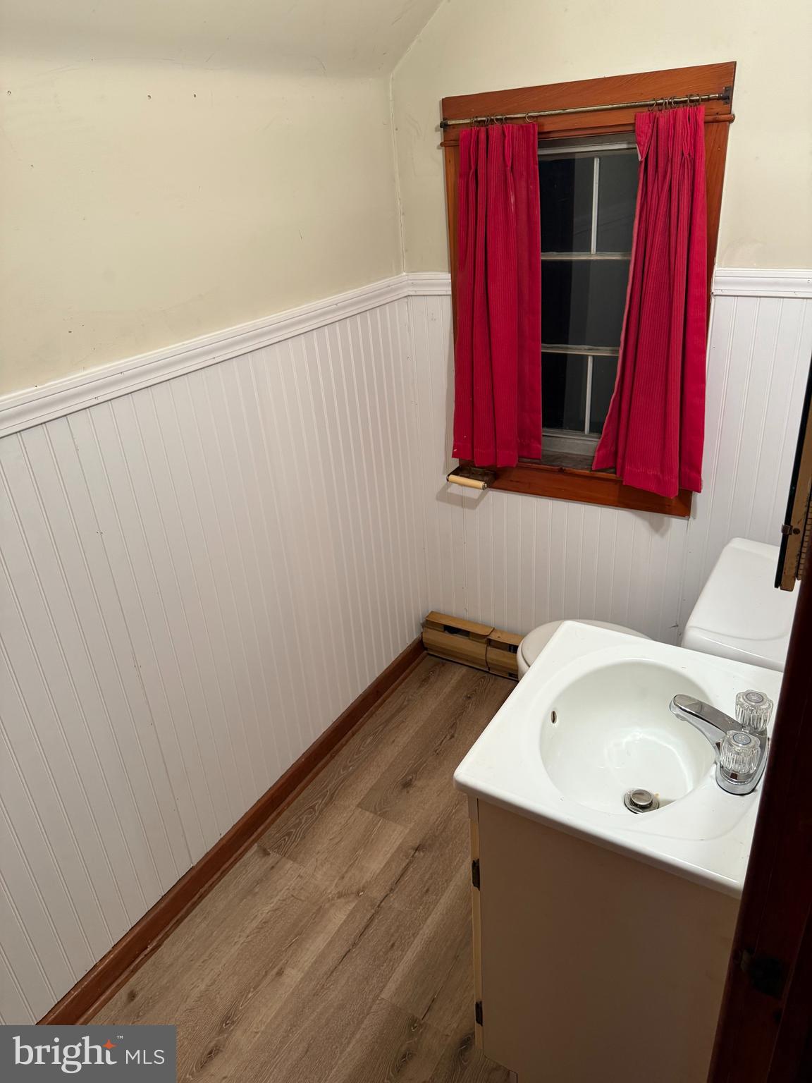 424 Lampeter Road Lancaster, PA 17602 - Photo 27 of 41 a bathroom with a sink and a mirror