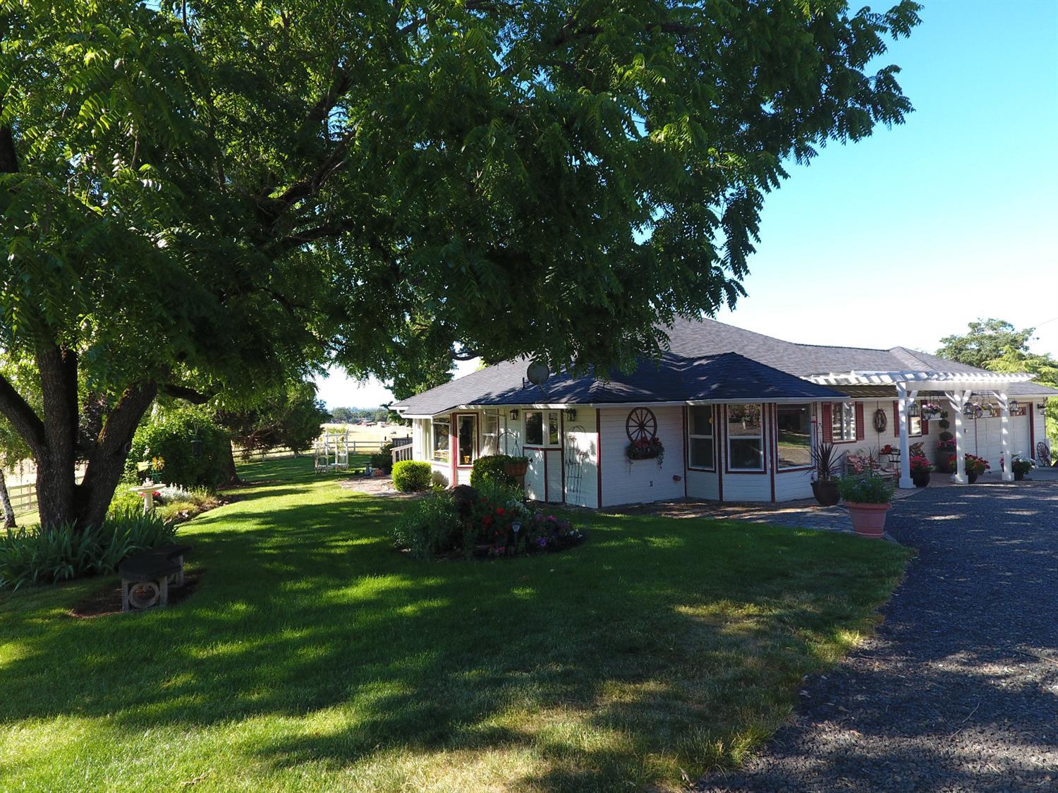 4258 Beagle Road White City, OR 97503 - Photo 1 of 35 Primary Photo