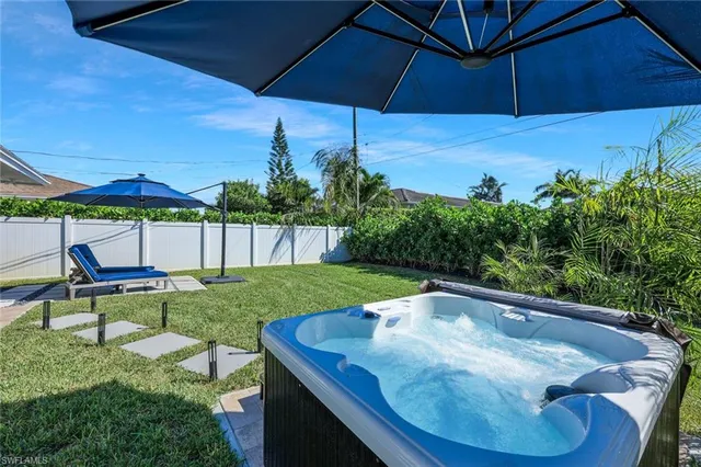 a view of house with backyard and porch