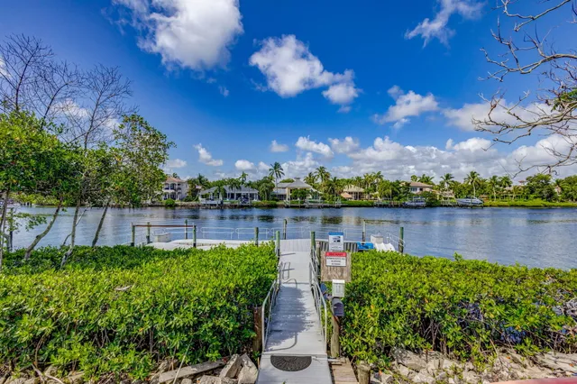 a view of an outdoor space