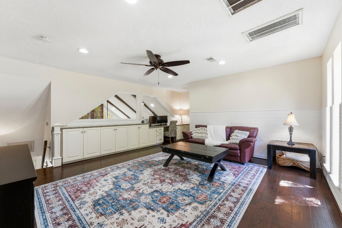 20 Falling Star Road The Woodlands, TX 77381 - Photo 25 of 44