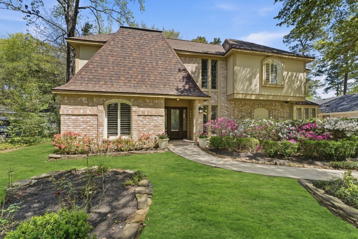 20 Falling Star Road The Woodlands, TX 77381 - Photo 3 of 44