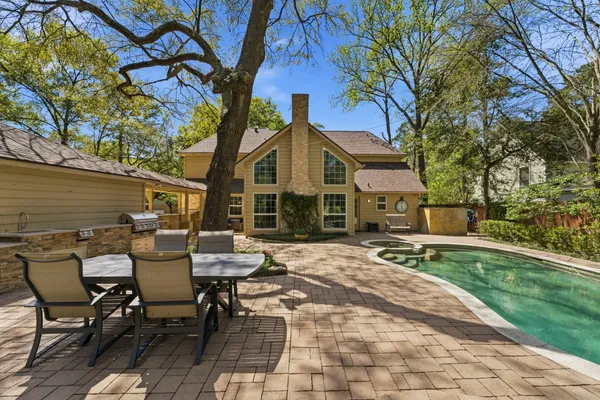 $710,000 | 20 Falling Star Road, The Woodlands, TX 77381