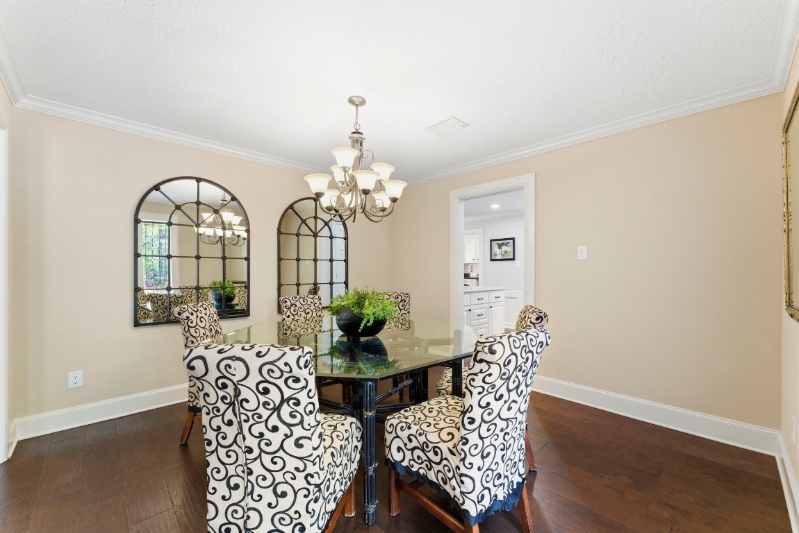 20 Falling Star Road The Woodlands, TX 77381 - Photo 7 of 44