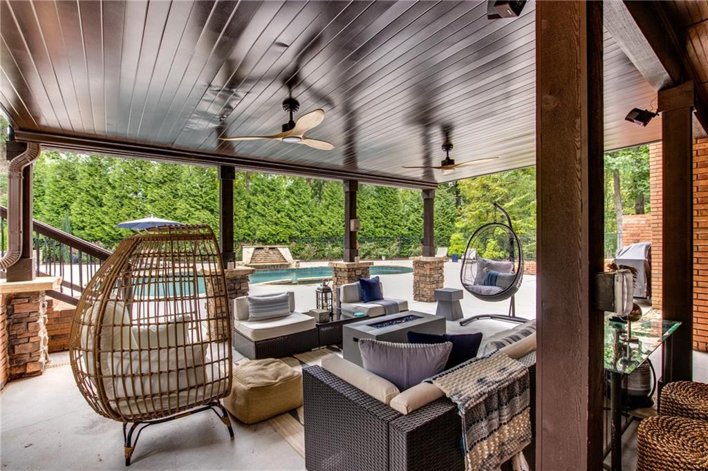2995 Coles Way Atlanta, GA 30350 - Photo 39 of 44 a living room with furniture
