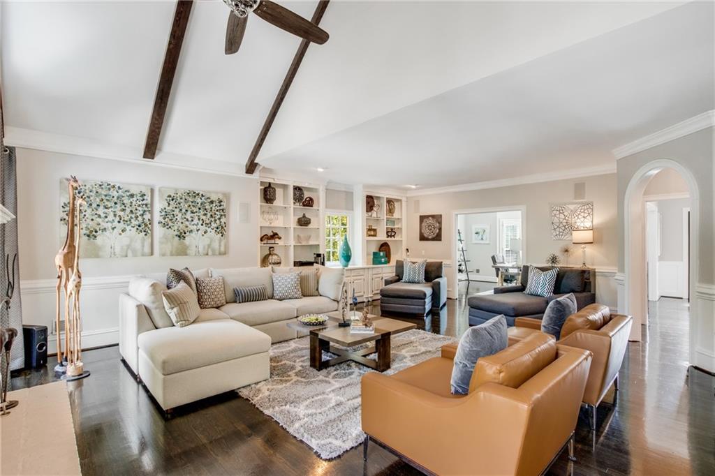 2995 Coles Way Atlanta, GA 30350 - Photo 9 of 44 a living room with furniture