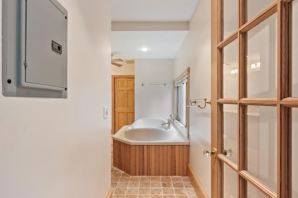 289 Sterling Road Lancaster, MA 01523 - Photo 27 of 39