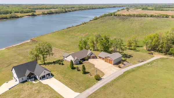 $999,000 | 875 Faith Lane, Savannah, TN 38372