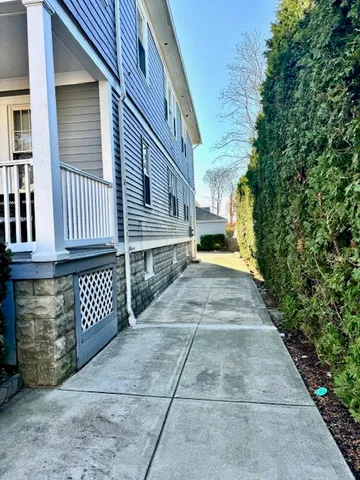 $2,400 | 17 6th Street, Unit 2, Providence, RI 02906