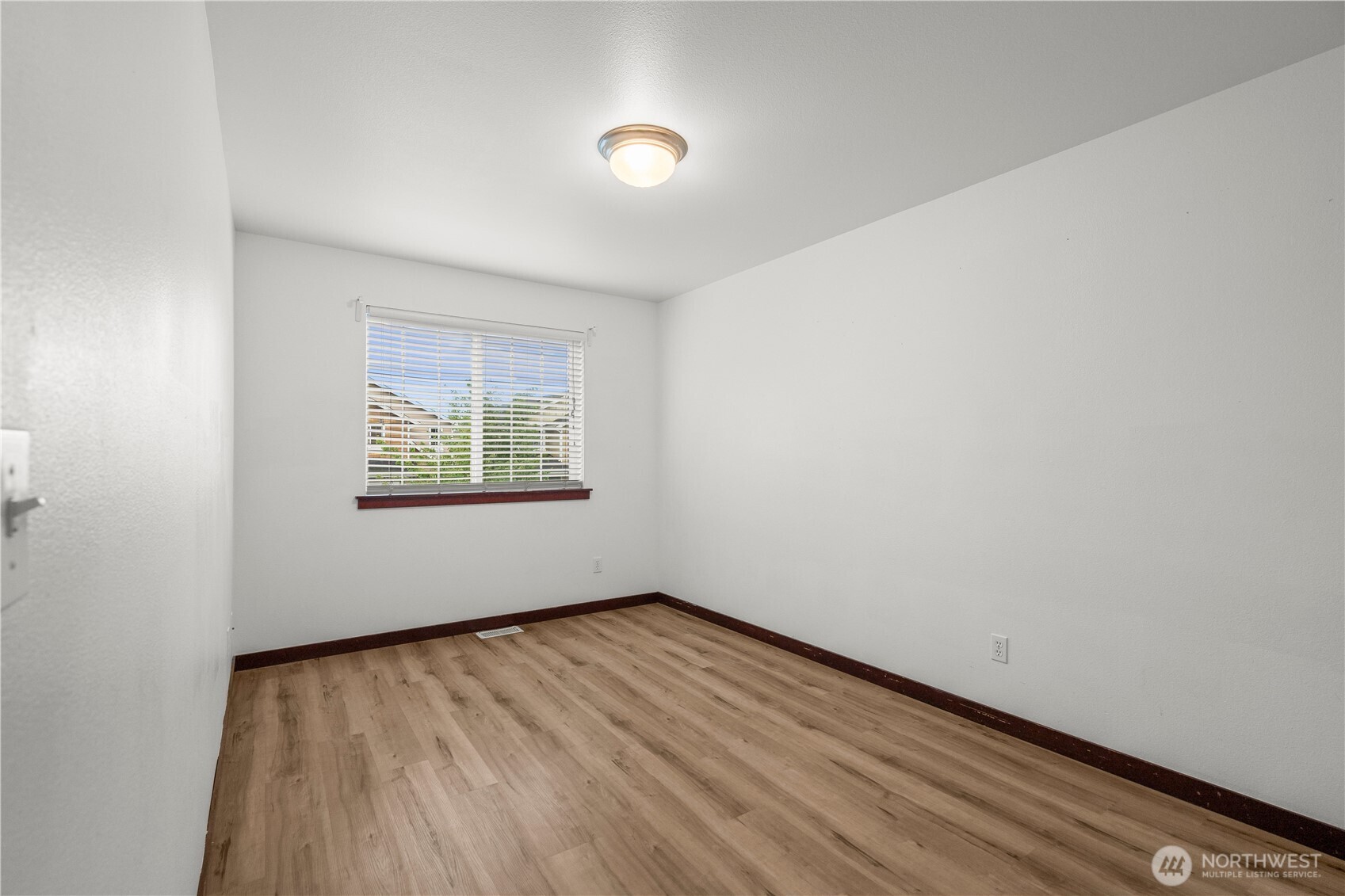 18410 42nd Avenue Southeast Bothell, WA 98012 - Photo 11 of 21
