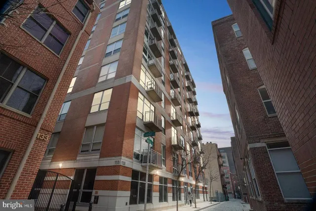 an front view of a building