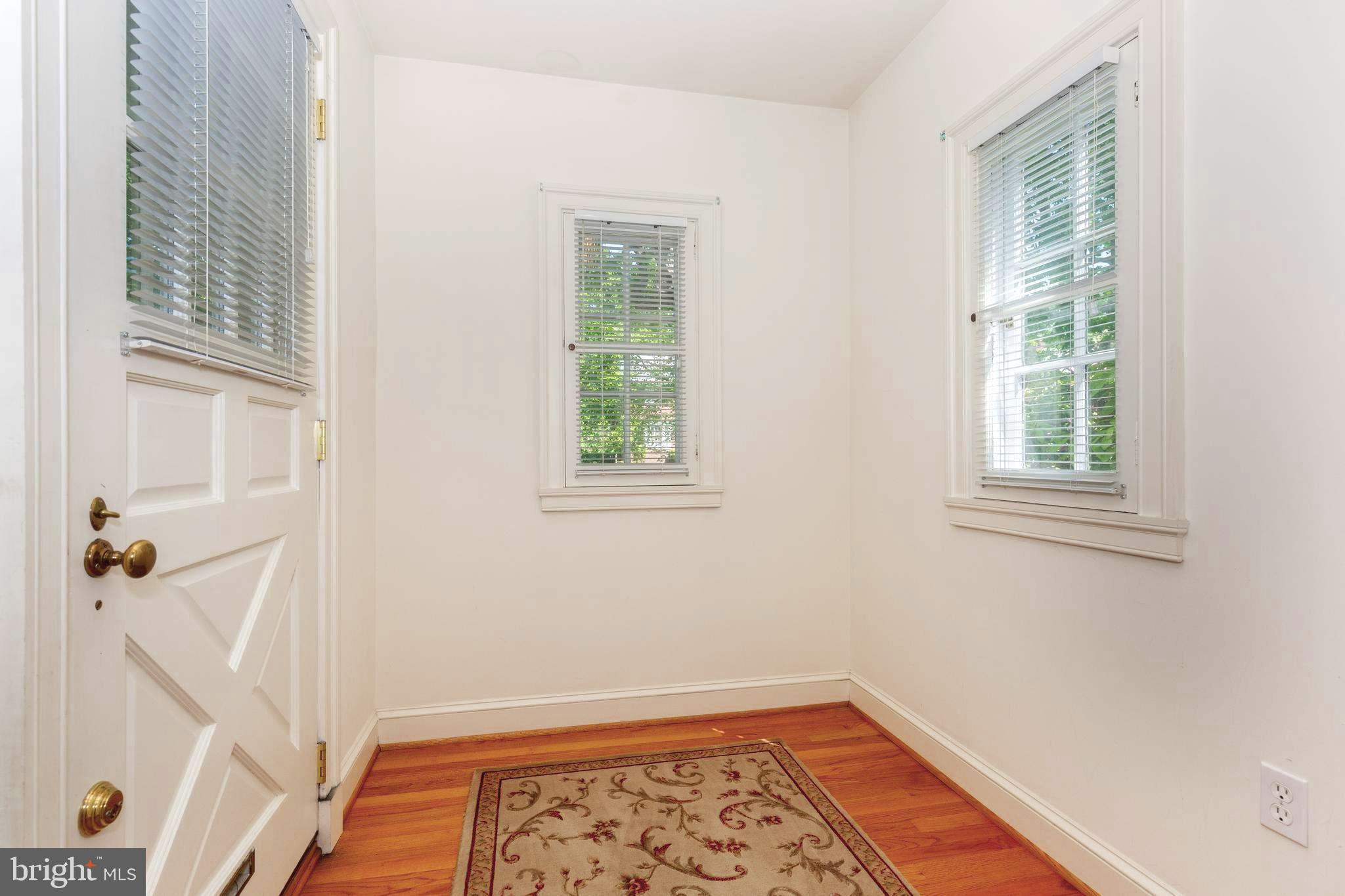323 Broadmoor Road Baltimore, MD 21212 - Photo 2 of 40 Welcoming foyer so nice and bright!