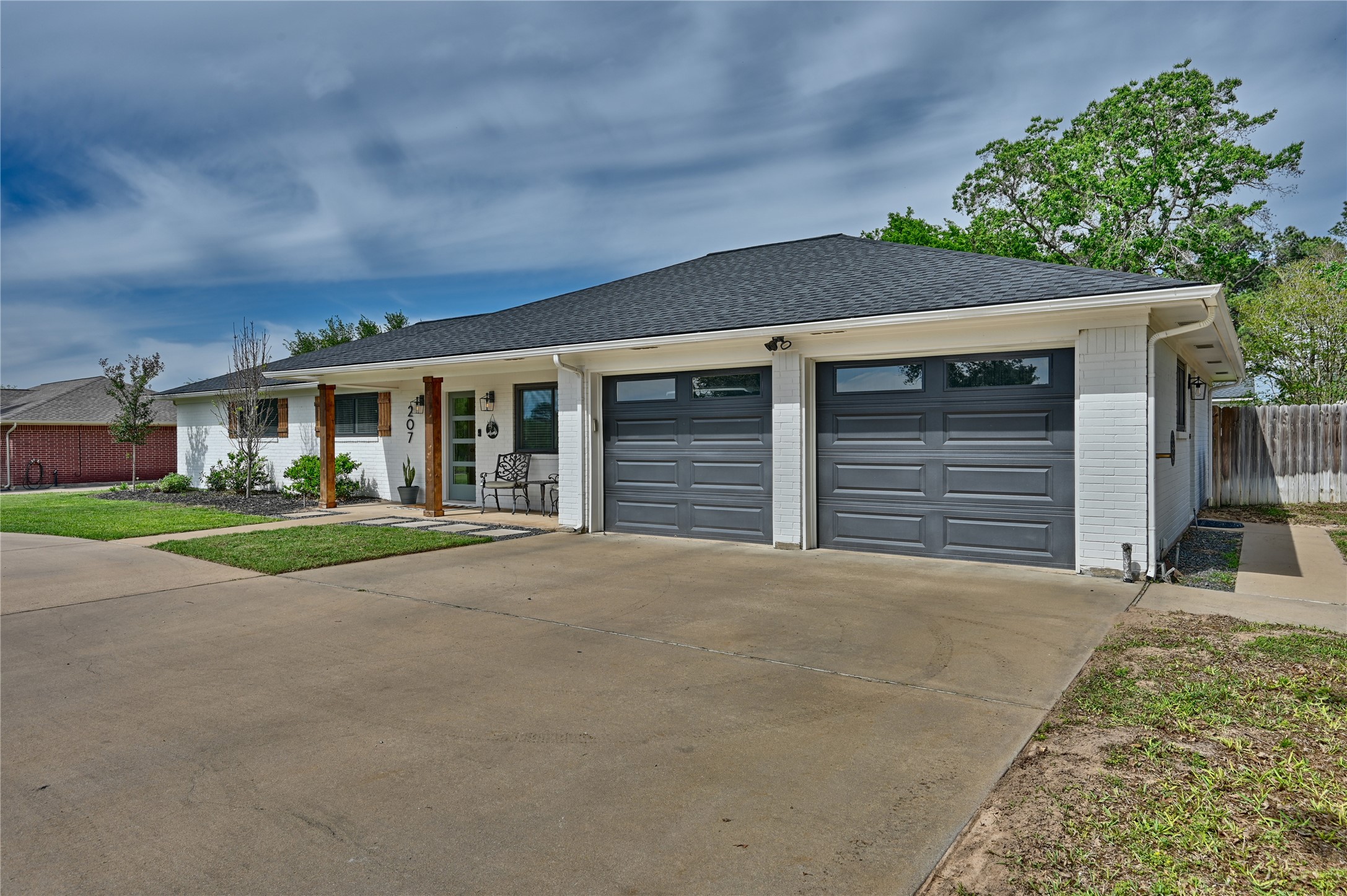 207 Briar Ridge Drive Bellville, TX 77418 - Photo 3 of 36 front view of house with a yard