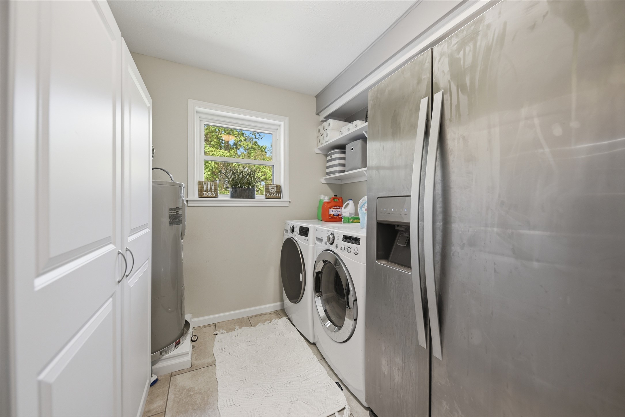 207 Briar Ridge Drive Bellville, TX 77418 - Photo 31 of 36 a utility room with dryer and washer